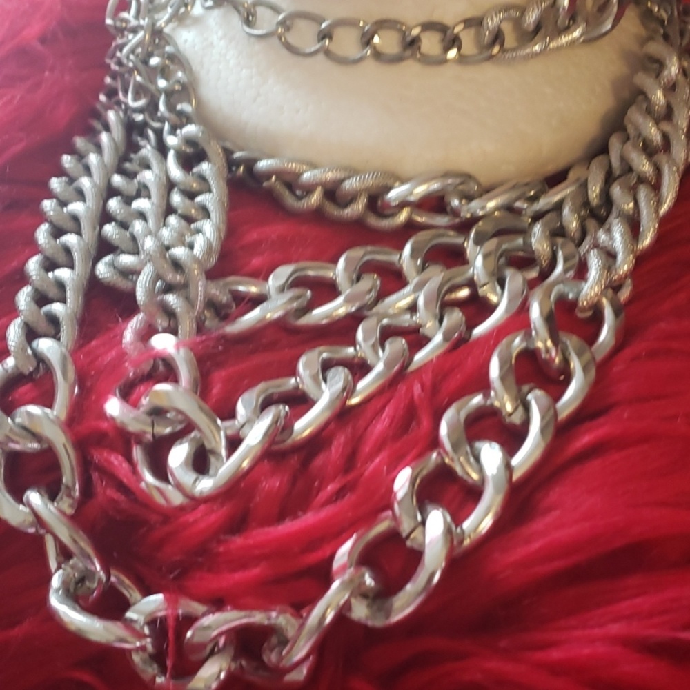Tired silver necklace